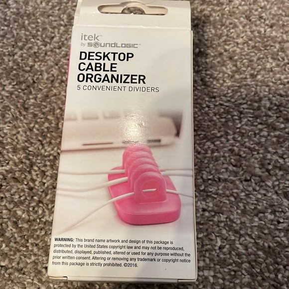 New itek by Soundlogic desktop cable organizer for iPhone, android - Picture 2 of 4